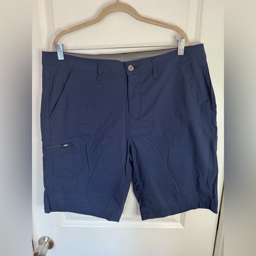 Eddie Bauer Men’s Storm Rainier Shorts - Size 38